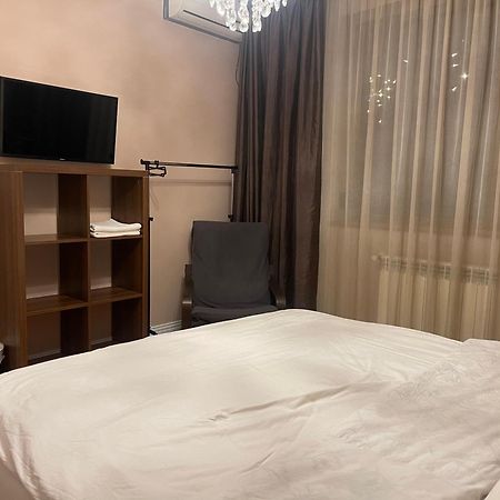 Room In A Private House - 5 Min From Therme And Airport Corbeanca Esterno foto