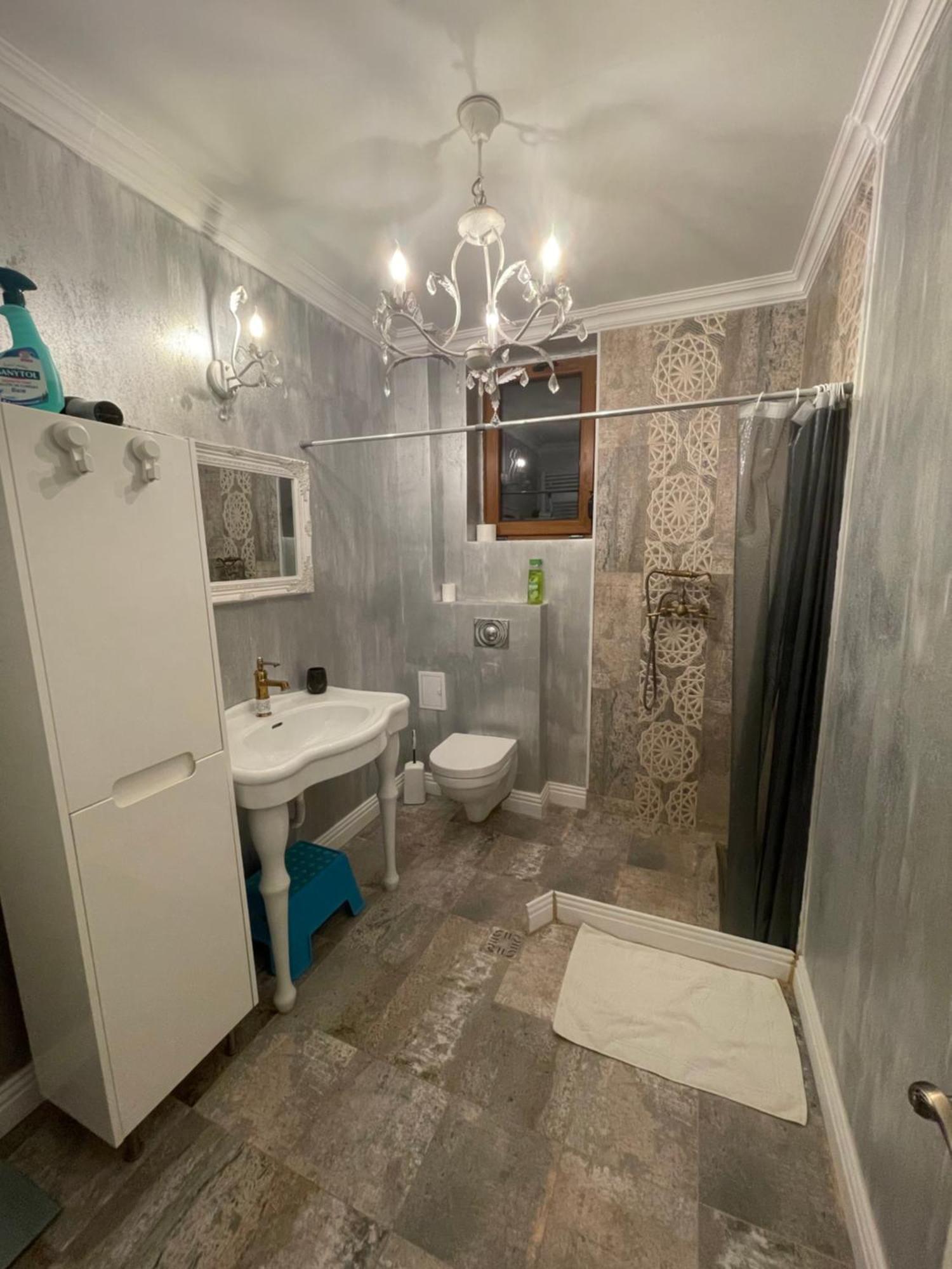 Room In A Private House - 5 Min From Therme And Airport Corbeanca Esterno foto
